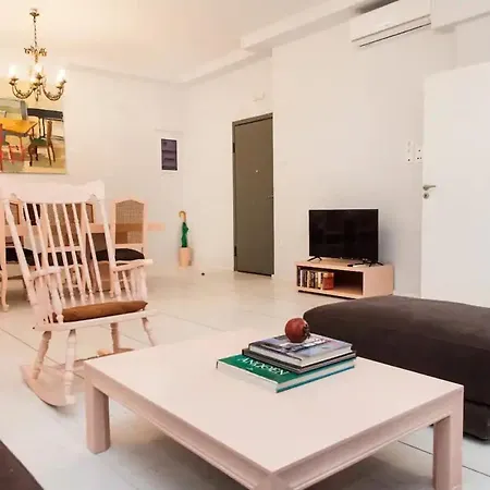 Ypsilon Iconicathenshome: Luxurious 3-bedroom Near Acropolis Apartment