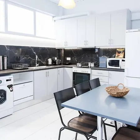 Ypsilon Iconicathenshome: Luxurious 3-bedroom Near Acropolis
