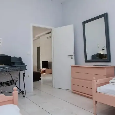 Ypsilon Iconicathenshome: Luxurious 3-bedroom Near Acropolis Apartment