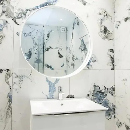 Ypsilon Iconicathenshome: Luxurious 3-bedroom Near Acropolis