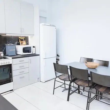 Ypsilon Iconicathenshome: Luxurious 3-bedroom Near Acropolis Athens