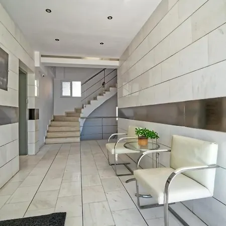 Διαμέρισμα Ypsilon Iconicathenshome 140m2 Family & Pet Friendly Luxurious 3 Bdm Apt, Acropolis 10 Min Taxi Drive For 8 Euro, Quiet Central Neighborhood, Shopping 2 Min Walk, Fast Wifi, Free Parking, Park With Running Track, Across The Street