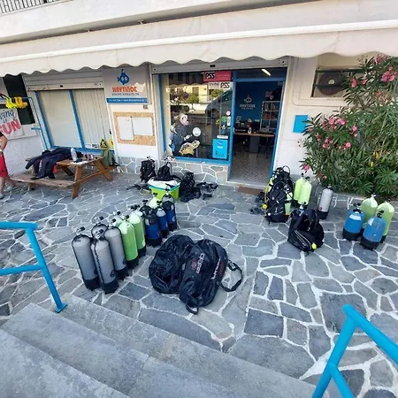 Ypsilon Iconicathenshome 140m2 Family & Pet Friendly Luxurious 3 Bdm Apt, Acropolis 10 Min Taxi Drive For 8 Euro, Quiet Central Neighborhood, Shopping 2 Min Walk, Fast Wifi, Free Parking, Park With Running Track, Across The Street * Αθήνα