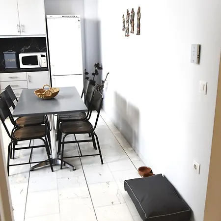 Ypsilon Iconicathenshome: Luxurious 3-bedroom Near Acropolis Apartment