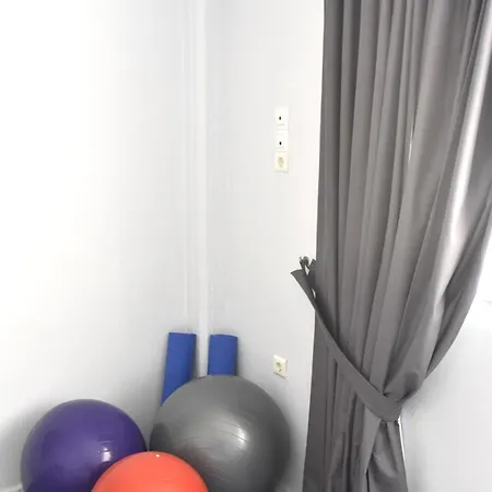 Ypsilon Iconicathenshome 140m2 Family & Pet Friendly Luxurious 3 Bdm Apt, Acropolis 10 Min Taxi Drive For 8 Euro, Quiet Central Neighborhood, Shopping 2 Min Walk, Fast Wifi, Free Parking, Park With Running Track, Across The Street Διαμέρισμα Αθήνα