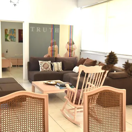 Ypsilon Iconicathenshome: Luxurious 3-bedroom Near Acropolis Athens